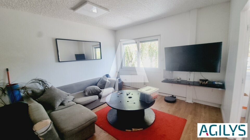 2 Rue Du Buisson Aux Fraises, Massy to rent - Interior Photo - Image 2 of 10