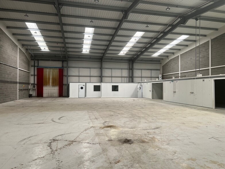 Phoenix Pky, Corby to rent - Building Photo - Image 3 of 3