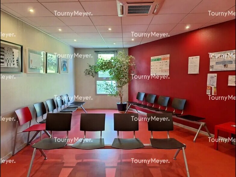 Office in Cenon to rent - Lobby - Image 3 of 5