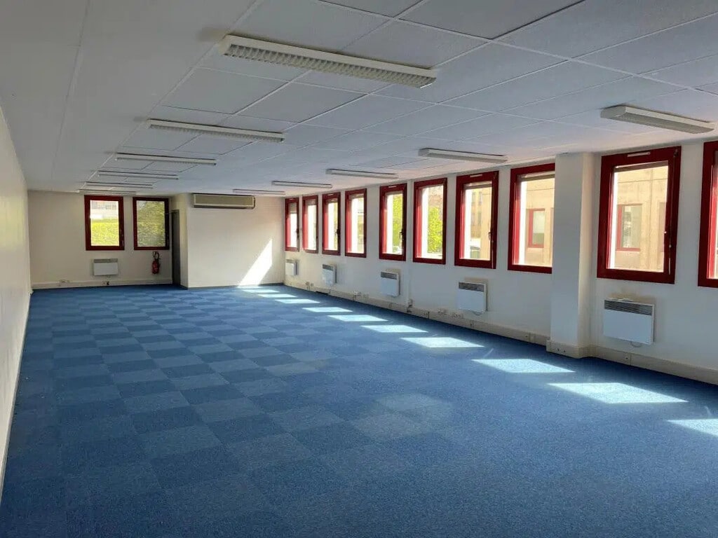 Location Bureaux 161 m² - Photo 1