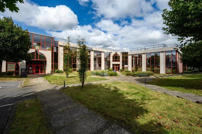 Light Industrial in Antony to rent - Building Photo - Image 2 of 9
