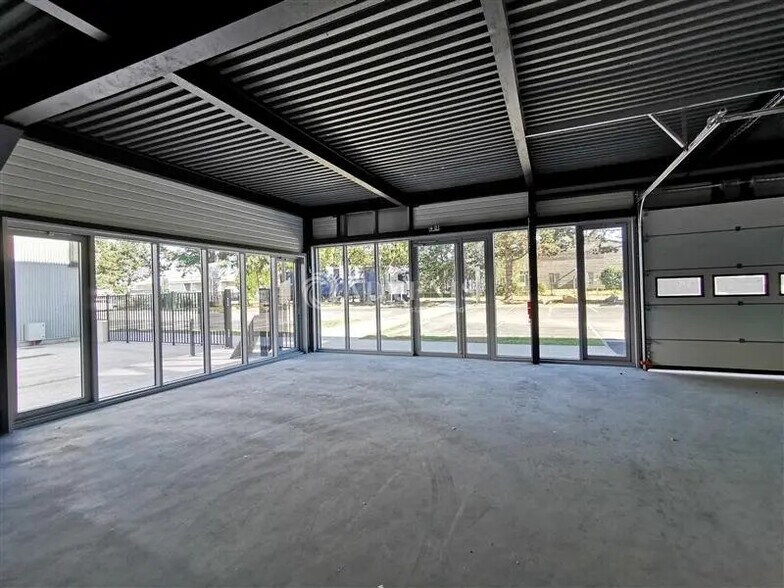 Light Industrial in Lesquin to rent - Interior Photo - Image 2 of 6