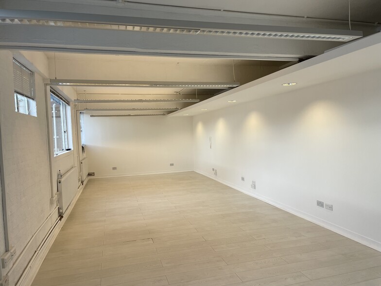 39-40 Greenwich Market, London for rent - Interior Photo - Image 2 of 14