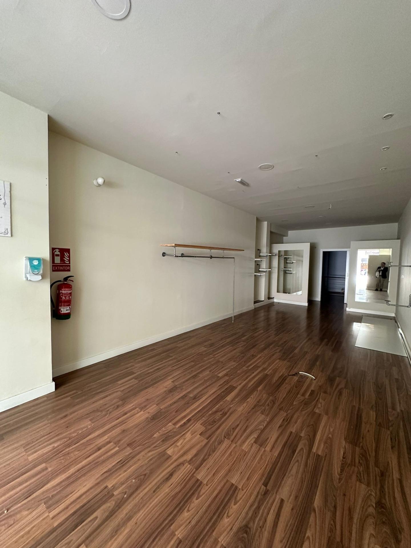 Retail in Cáceres, Cáceres to rent Primary Photo- Image 1 of 7