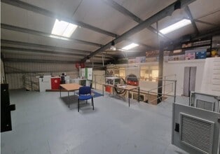 10-10 Bramley Rd, Tadley to rent Interior Photo- Image 2 of 3