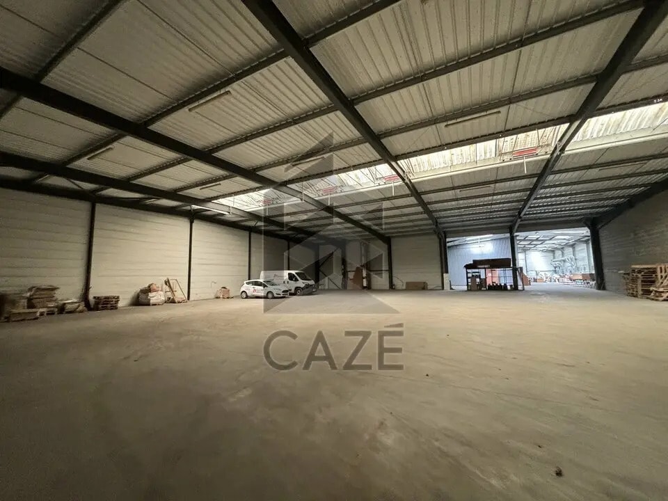 Location Entrepôt 2 172 m² - Photo 1