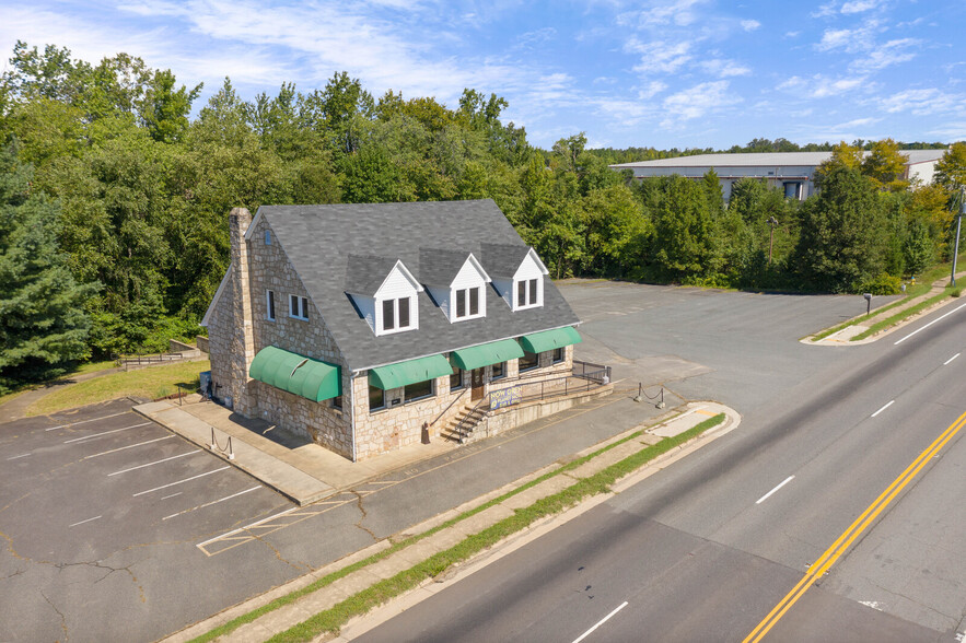 1243 Jefferson Davis Hwy, Fredericksburg, VA for sale - Building Photo - Image 1 of 1