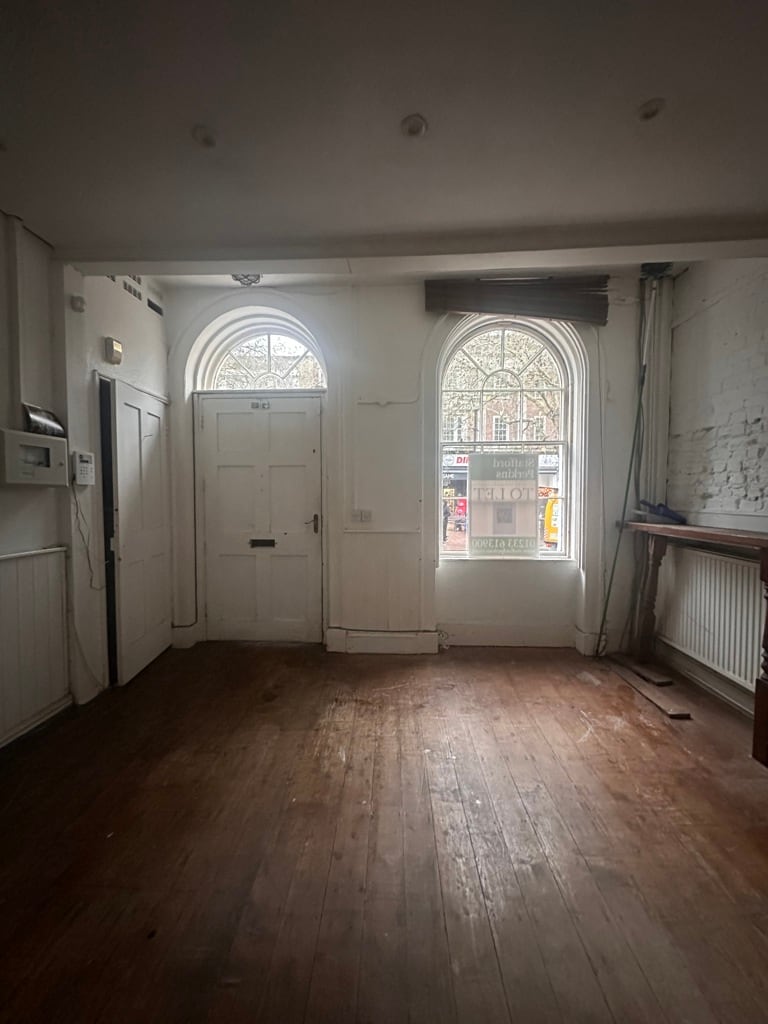 27 High St, Ashford to rent Interior Photo- Image 1 of 4
