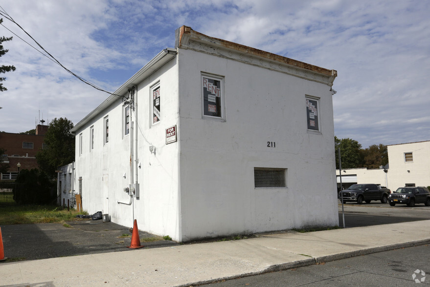 211 New York Ave, Huntington, NY for sale - Primary Photo - Image 1 of 1