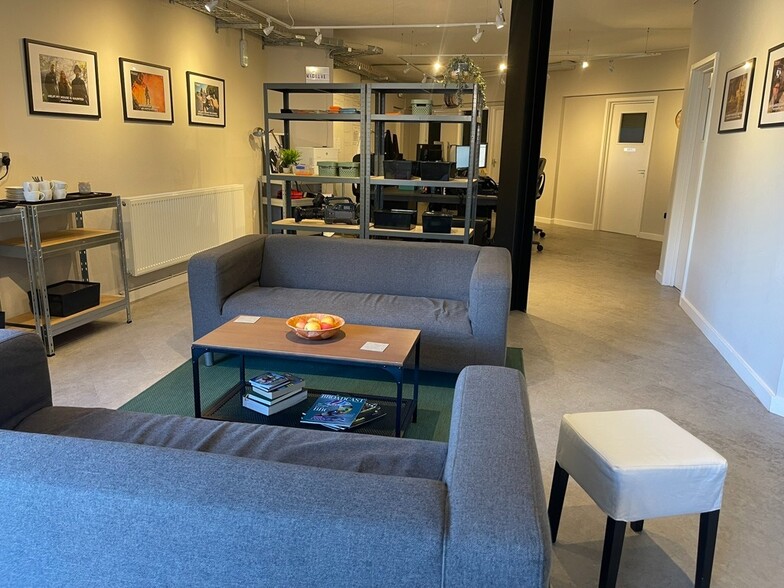 3 Clifton Mews, Brighton to rent - Interior Photo - Image 2 of 27