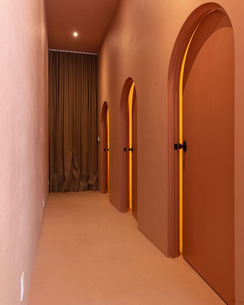 8560 W 3rd St, Los Angeles, CA to rent Interior Photo- Image 1 of 3