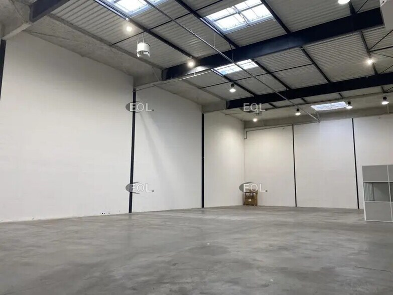 Light Industrial in Villeneuve-la-Garenne to rent - Interior Photo - Image 3 of 7