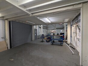 22 Gosden Cmn, Guildford to rent Building Photo- Image 1 of 1