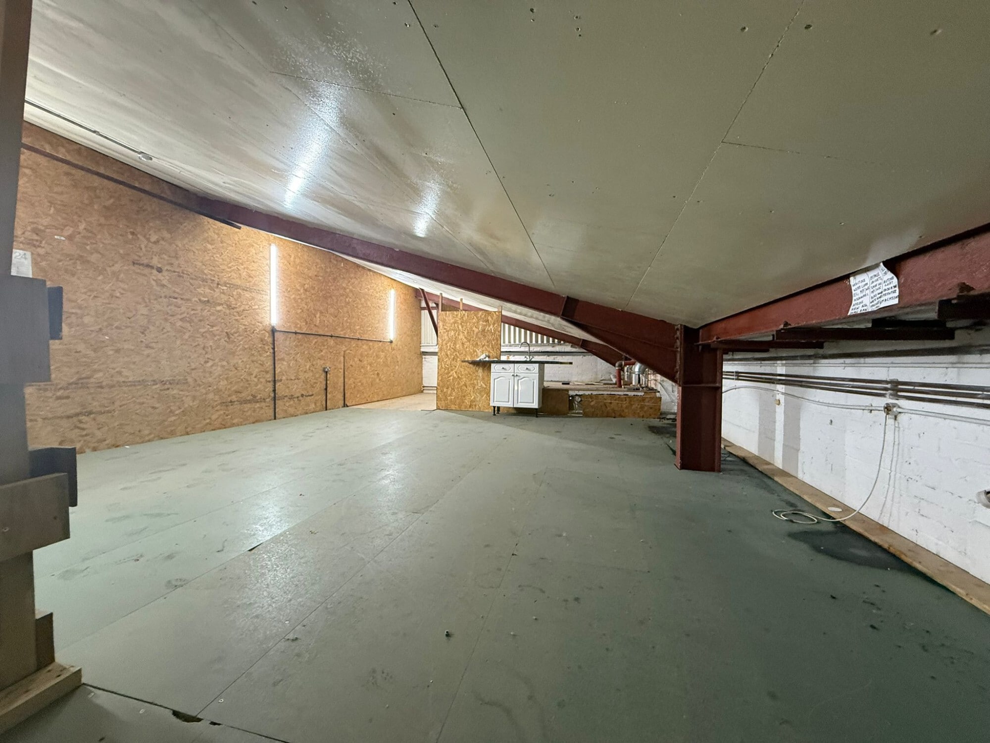 58 Kingsbridge Crescent, Southall to rent Interior Photo- Image 1 of 10