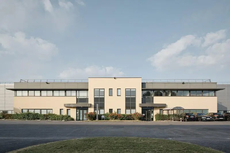Light Industrial in Le Mesnil-Amelot to rent - Building Photo - Image 2 of 15