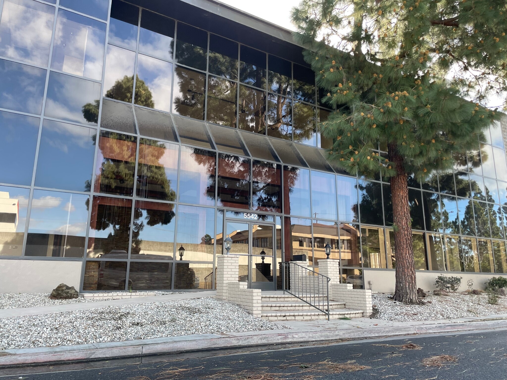 5542 Buckingham Dr, Huntington Beach, CA for sale Building Photo- Image 1 of 11