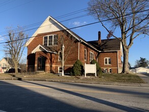 120 Lake Ave NE, Hartville, OH for rent Building Photo- Image 1 of 4