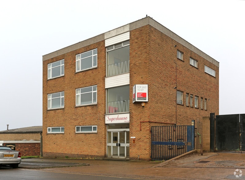 66 Commercial Sq, Leicester to rent - Building Photo - Image 2 of 2