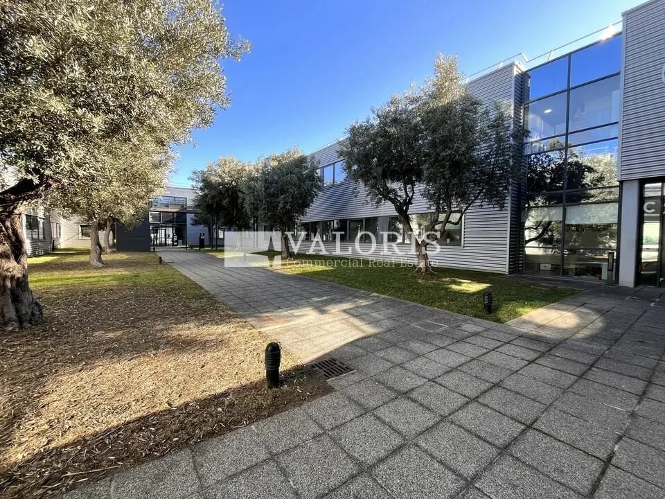 Location Bureaux 343 m² - Photo 1