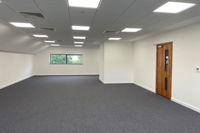 Riverside W, Wooburn Green to rent Interior Photo- Image 1 of 2