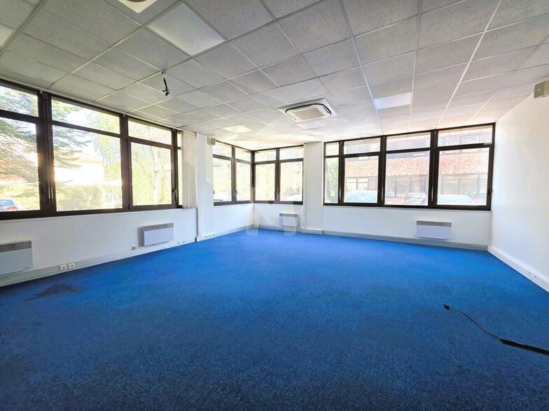 Office in Verrières-le-Buisson to rent - Interior Photo - Image 2 of 11