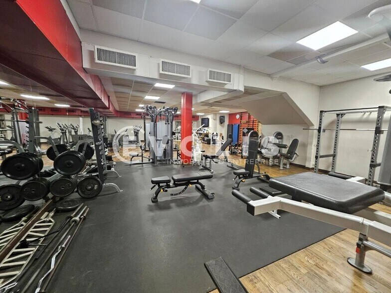 Light Industrial in Clamart to rent - Building Photo - Image 3 of 79