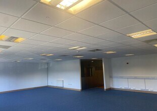 Drip Rd, Stirling to rent Interior Photo- Image 2 of 6