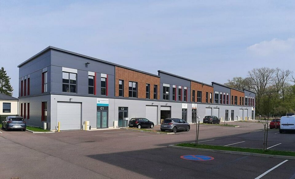 Light Industrial in Feucherolles to rent Building Photo- Image 1 of 8