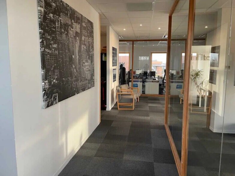 Office in Sainghin-en-Mélantois to rent - Interior Photo - Image 3 of 5