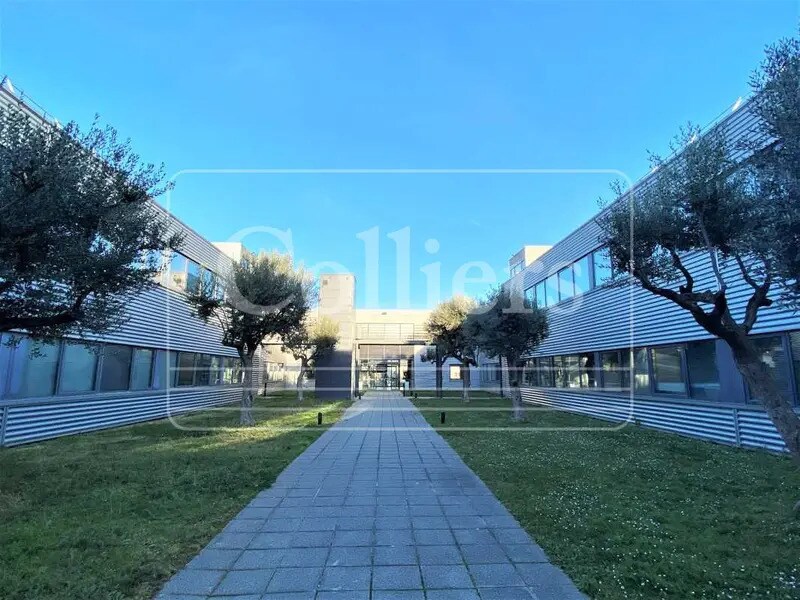 Office in Marseille to rent Building Photo- Image 1 of 9