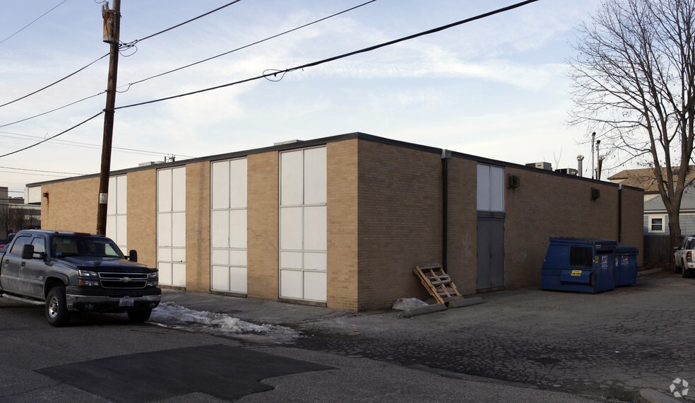 726 Reservoir Ave, Cranston, RI to rent - Building Photo - Image 3 of 5