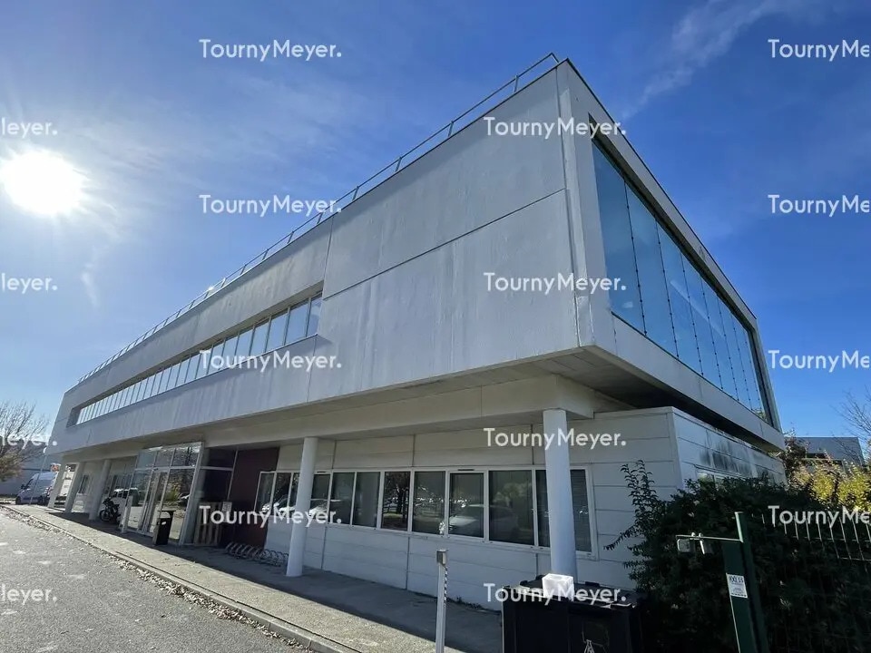 Office in Mérignac for sale Building Photo- Image 1 of 8