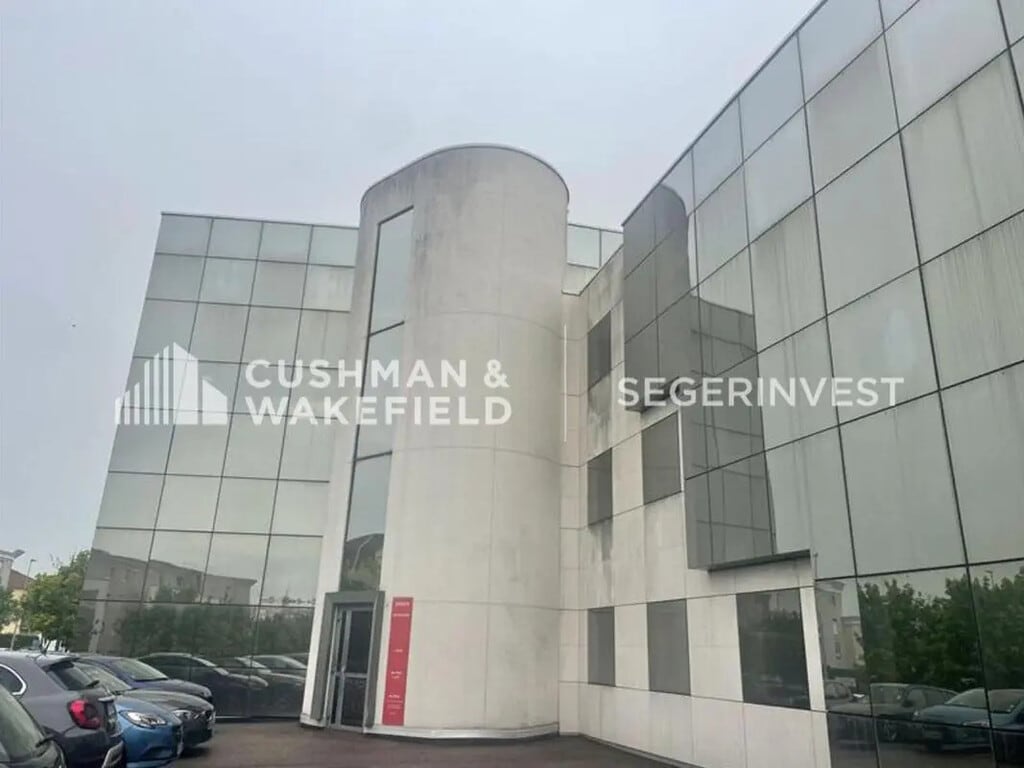 Location Bureaux 167 m² - Photo 1