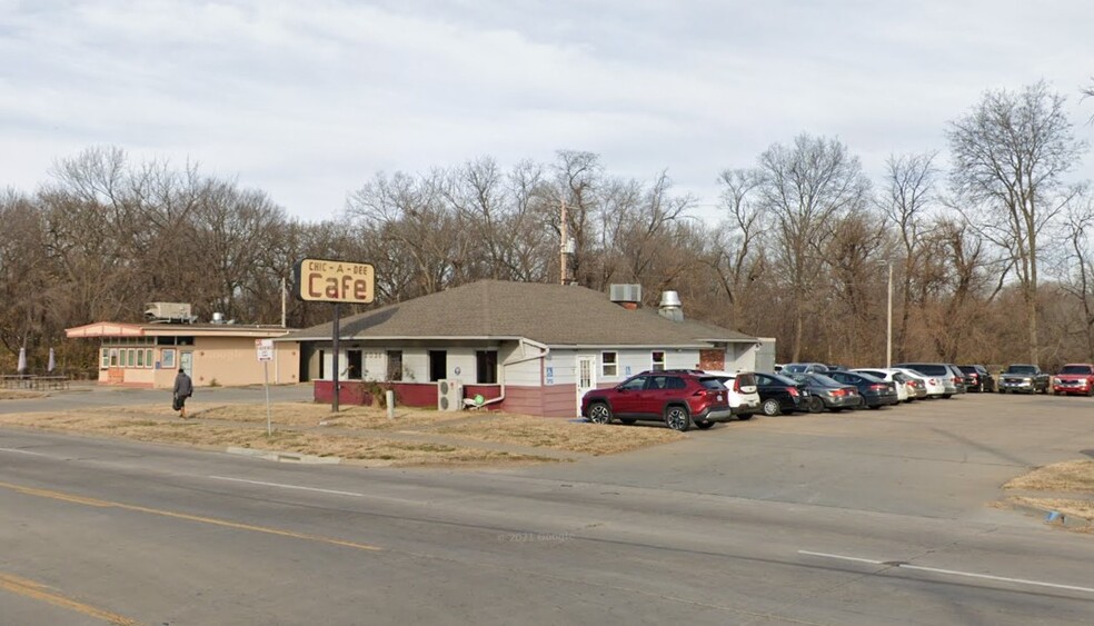 3036 SE 6th Ave, Topeka, KS for sale - Primary Photo - Image 2 of 4