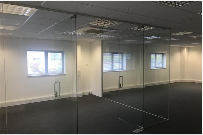 Segensworth Rd, Fareham to rent Building Photo- Image 1 of 5