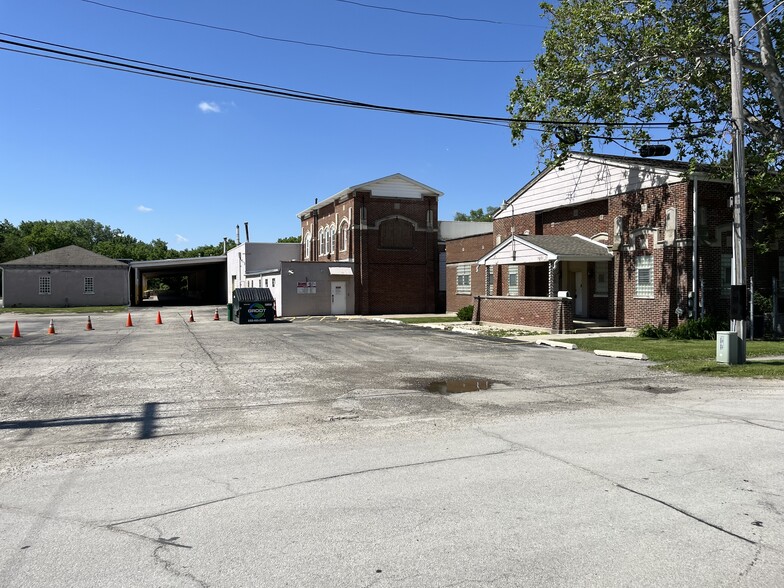 1001 Clinton St, Lockport, IL for rent - Building Photo - Image 1 of 3