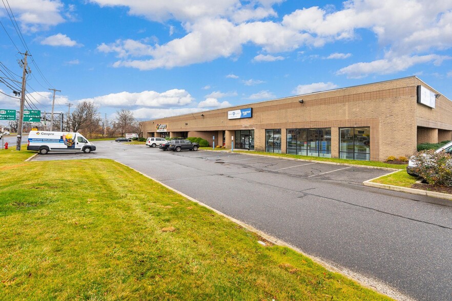 700 Broadhollow Rd, Farmingdale, NY for sale - Building Photo - Image 1 of 1