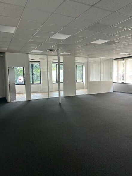 Office in Saint-Didier-au-Mont-d'Or to rent - Building Photo - Image 3 of 12
