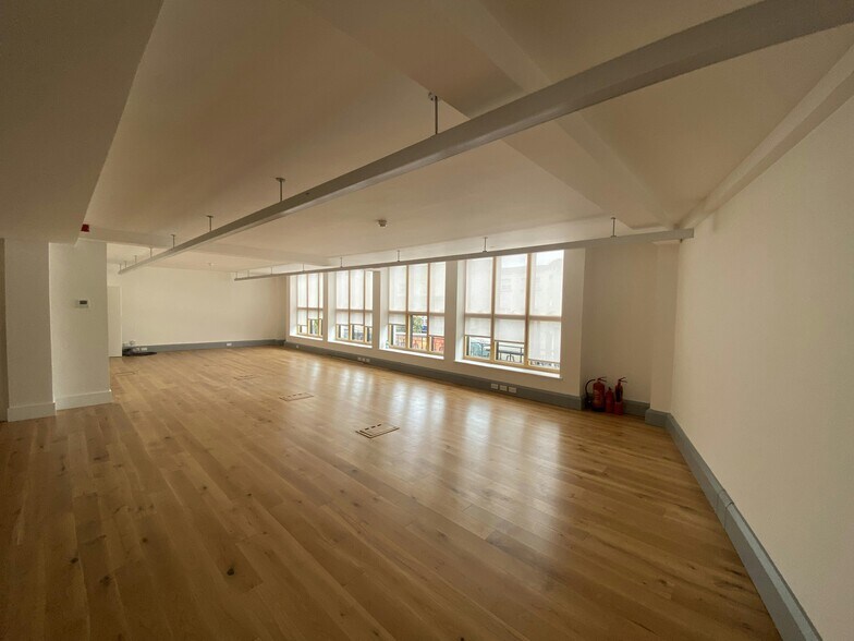 Kew Rd, Richmond to rent - Building Photo - Image 2 of 7