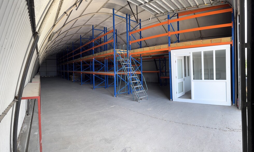 Unit 4, Tenterden Station Estate, Station Rd, Tenterden to rent - Building Photo - Image 2 of 6