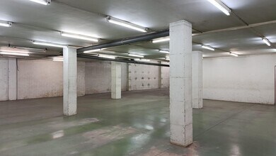 Retail in Manresa, Barcelona to rent Interior Photo- Image 2 of 13