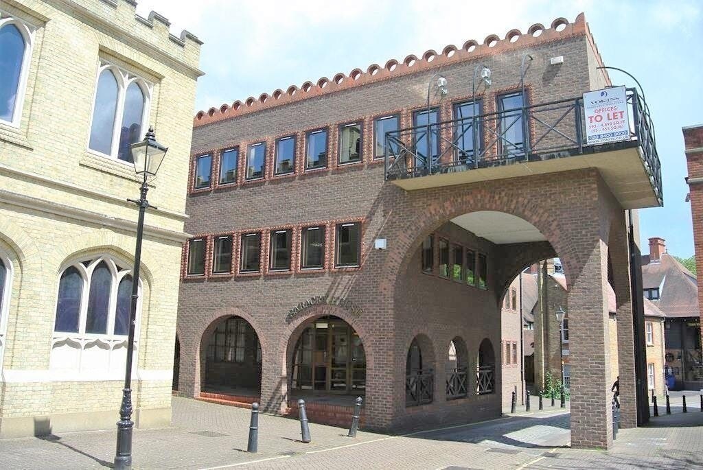 Swan St, Isleworth to rent Building Photo- Image 1 of 17