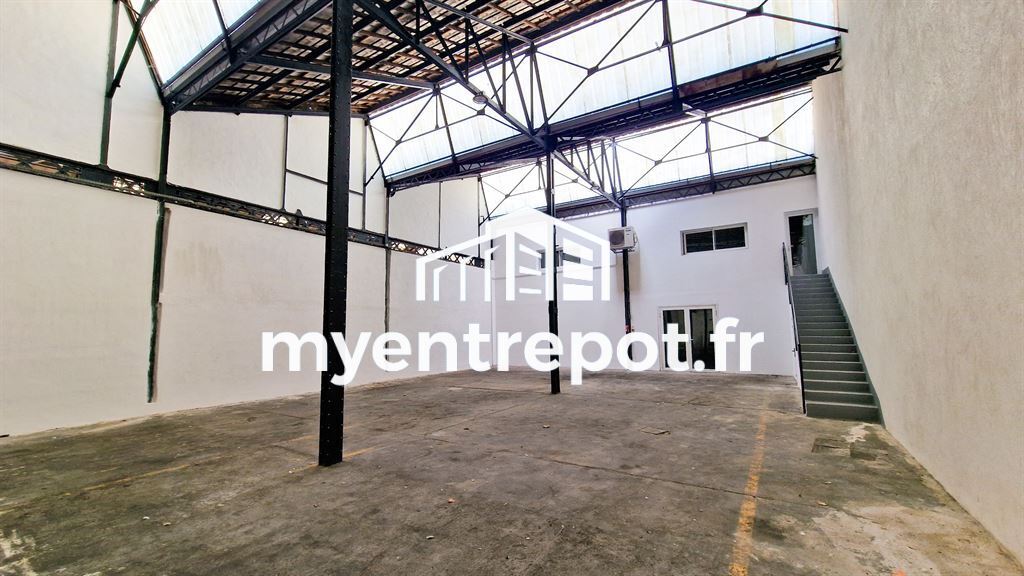 Light Industrial in Marseille to rent Interior Photo- Image 1 of 9
