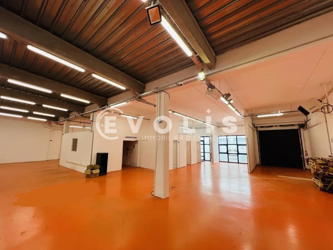 Office in Croissy-Beaubourg to rent Building Photo- Image 1 of 13