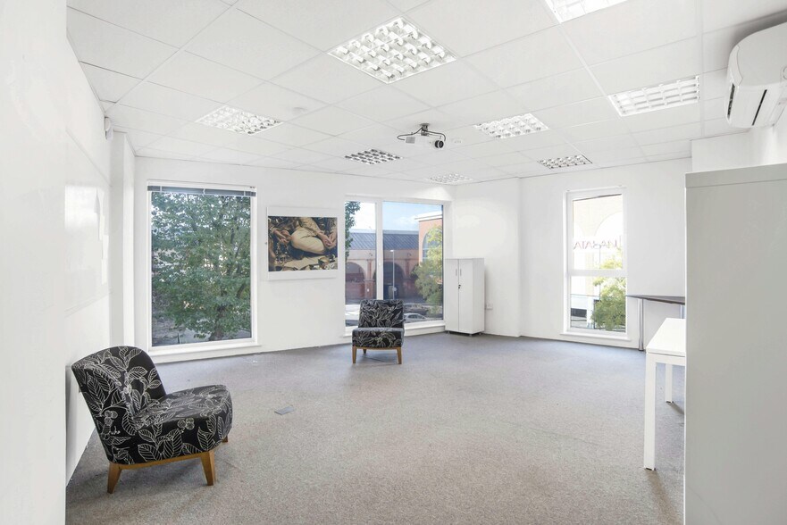 Ramsgate St, London to rent - Interior Photo - Image 1 of 27