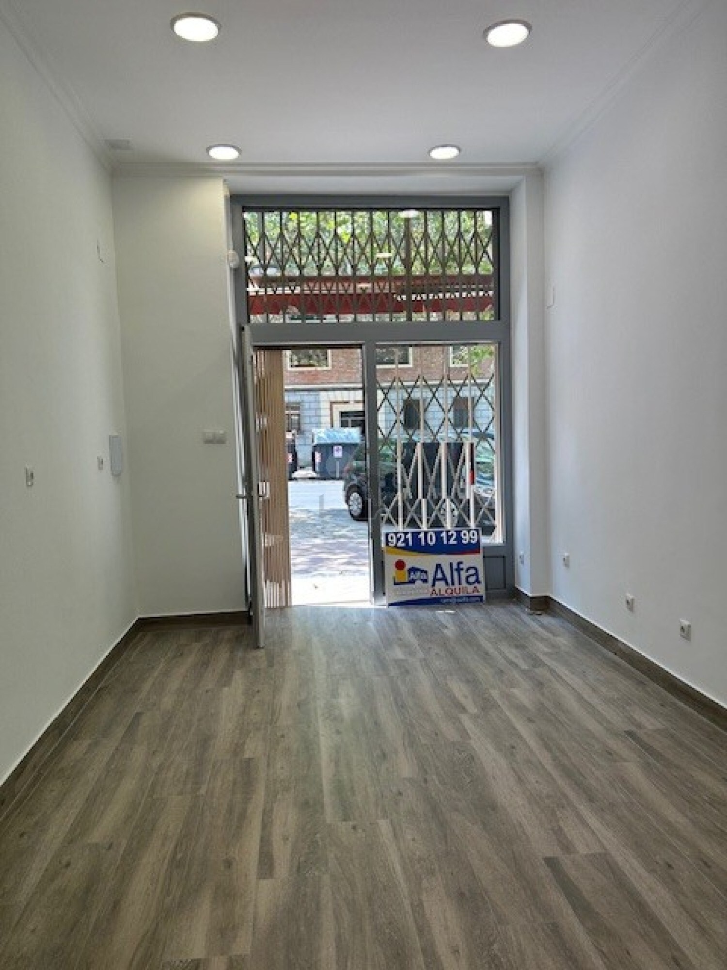 Retail in Segovia, Segovia to rent Interior Photo- Image 1 of 4