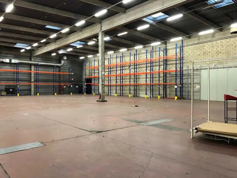 Industrial in Gennevilliers to rent - Building Photo - Image 3 of 30