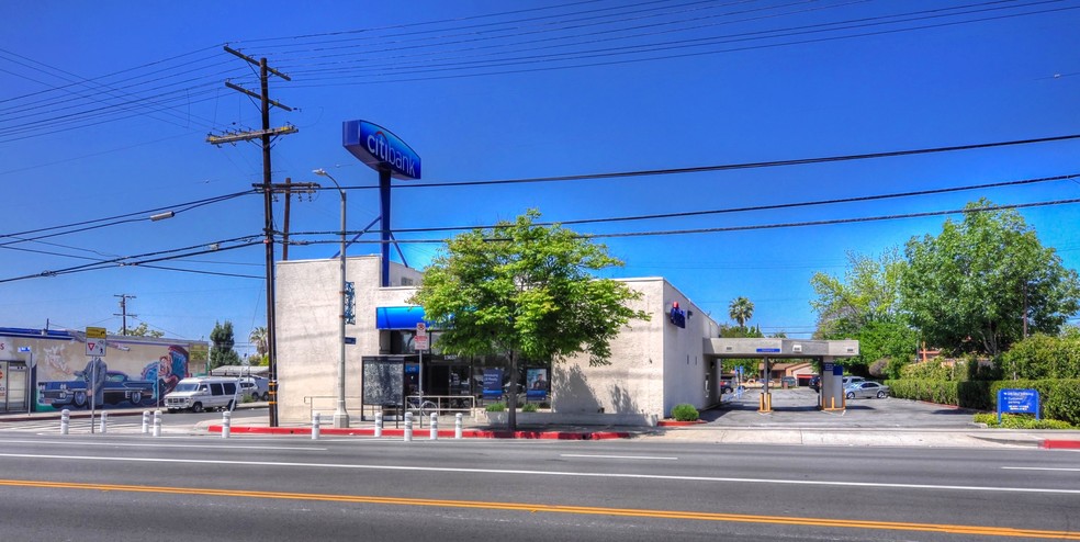 13657 Van Nuys Blvd, Pacoima, CA for sale - Primary Photo - Image 1 of 1