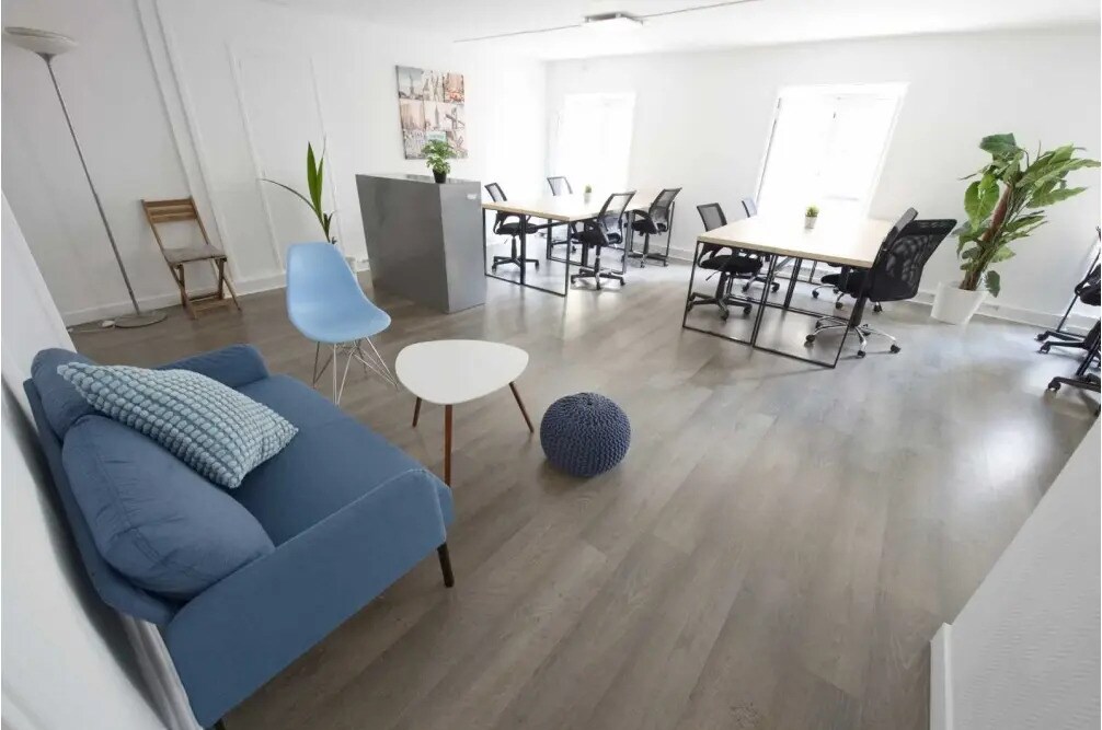 Location Bureaux 98 m² - Photo 1