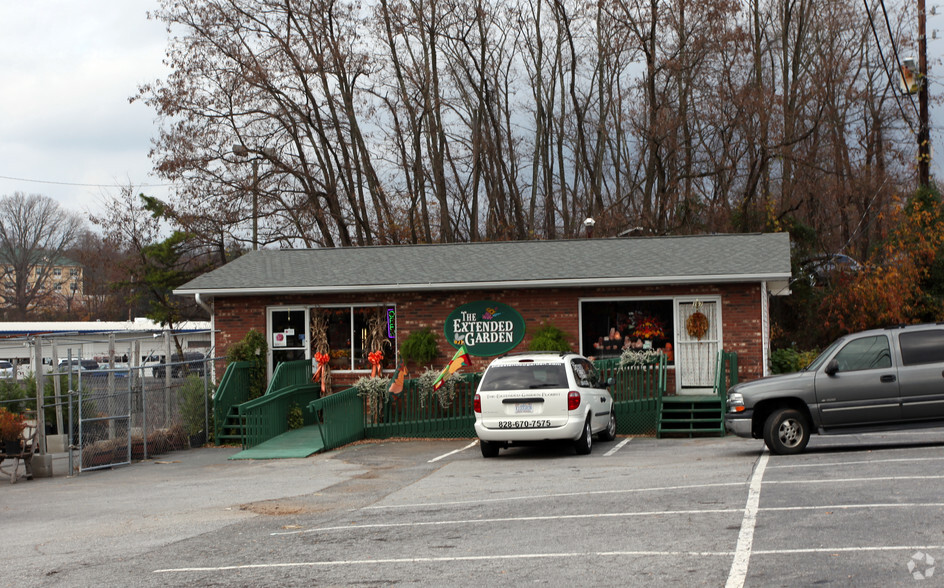 167 Smokey Park Hwy, Asheville, NC for sale - Primary Photo - Image 1 of 1